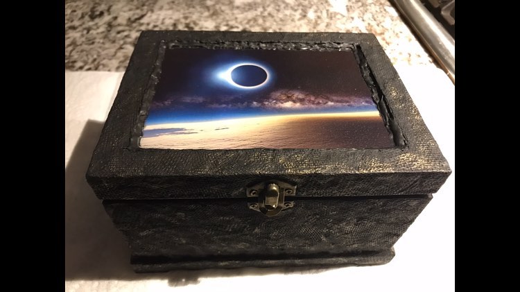 manifest chest